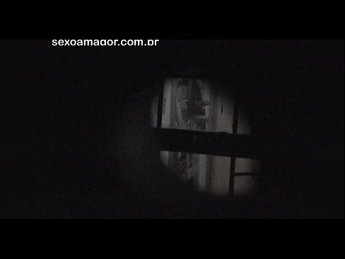 ❤️ Blondie és gravada en secret per un voyeur del barri amagat darrere de maons buits Putes al porno ca.pornolemon.ru ﹏